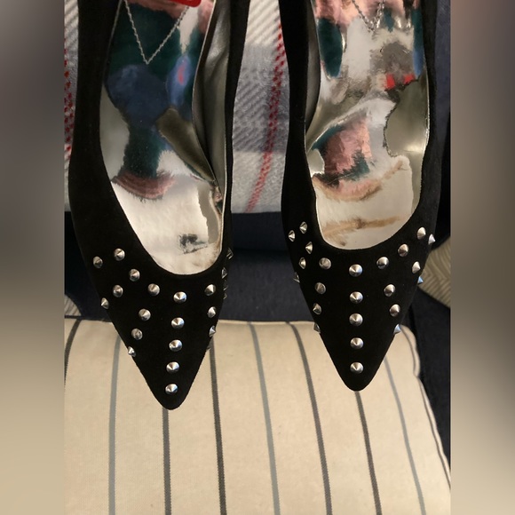 Guess Suede Stiletto Heels with Silver Studs Black "WGMAIRE" Sz 8 NEW No Box - Picture 3 of 8